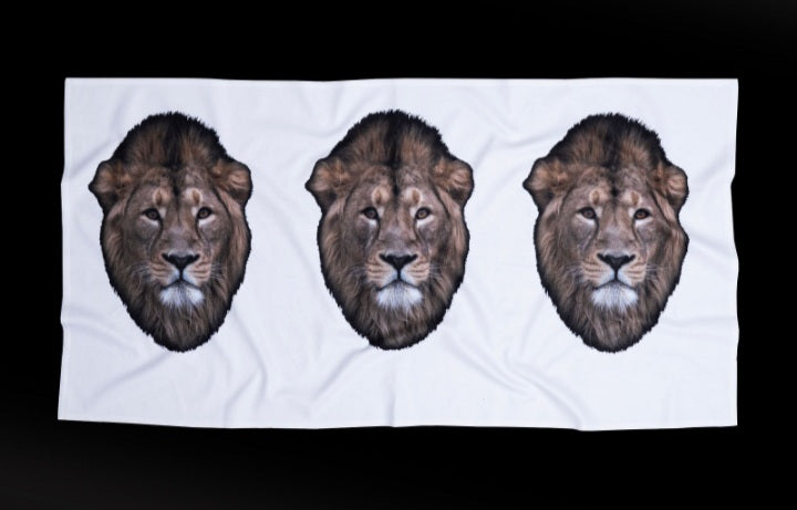 LION PRINT LIGHT TOWEL